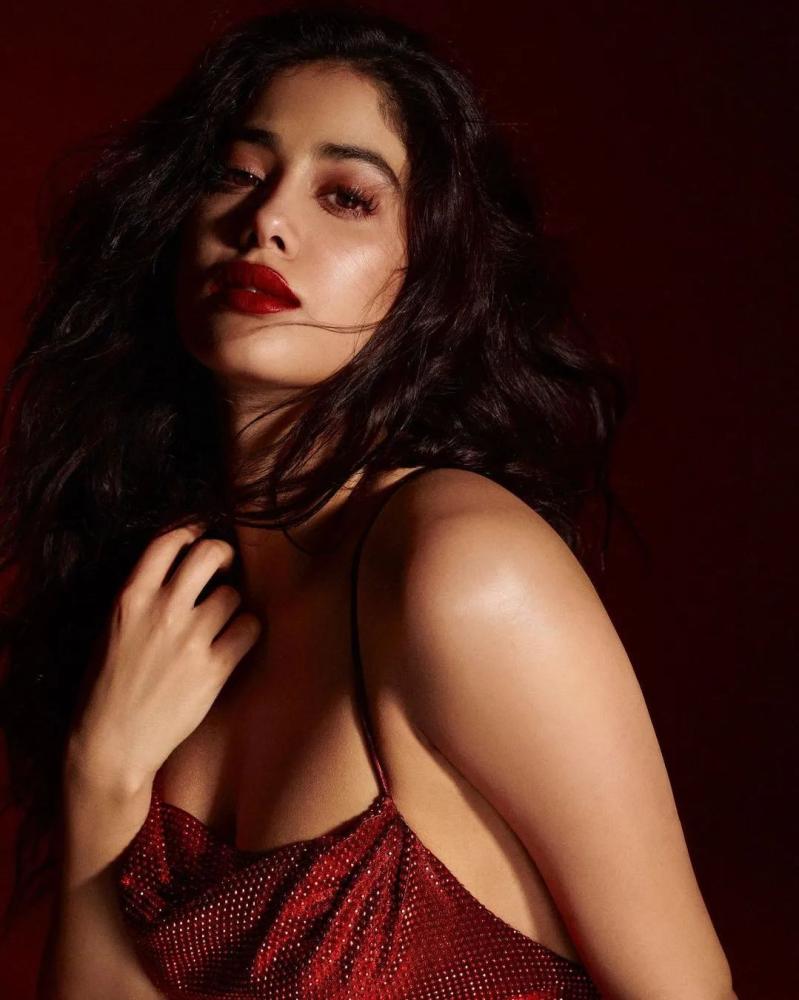 janhvi-kapoor-hottest-photos